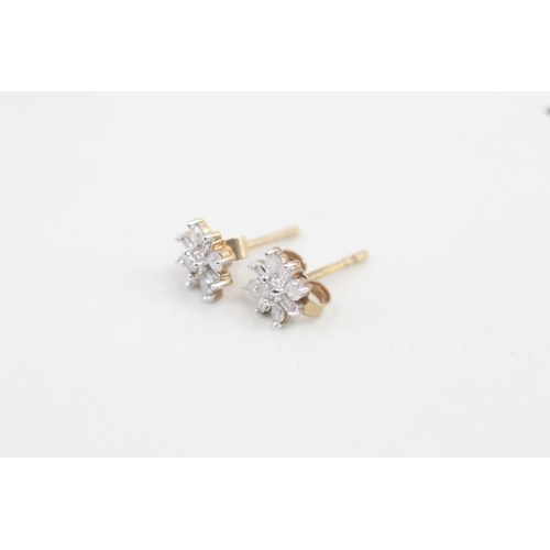 172 - 9ct gold diamond floral cluster stud earrings 0.8g