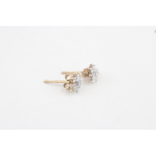 172 - 9ct gold diamond floral cluster stud earrings 0.8g