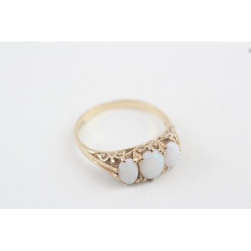 23 - 9ct gold opal trilogy dress ring 2.3g   Size N