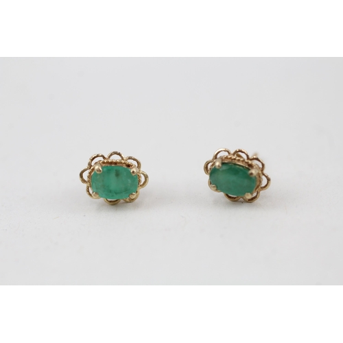 31 - 9ct gold emerald solitaire stud earrings 1g