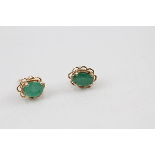 31 - 9ct gold emerald solitaire stud earrings 1g