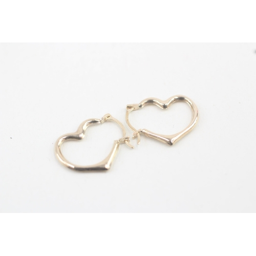 34 - 9ct gold heart hoop earrings 0.3g