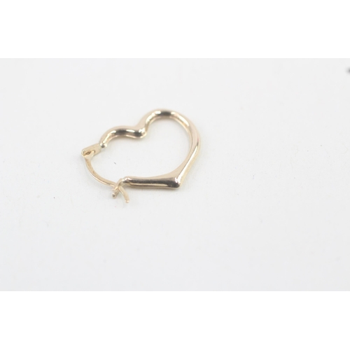 34 - 9ct gold heart hoop earrings 0.3g