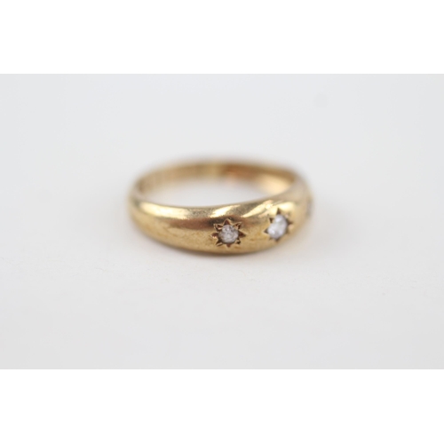 54 - 9ct gold vintage cubic zirconia trilogy band ring 1.9g   Size M