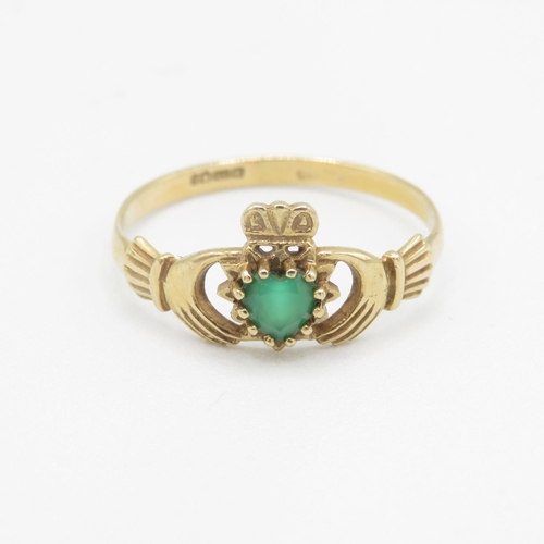 74 - 9ct gold chrysoprase claddagh dress ring 1.3g   Size Q