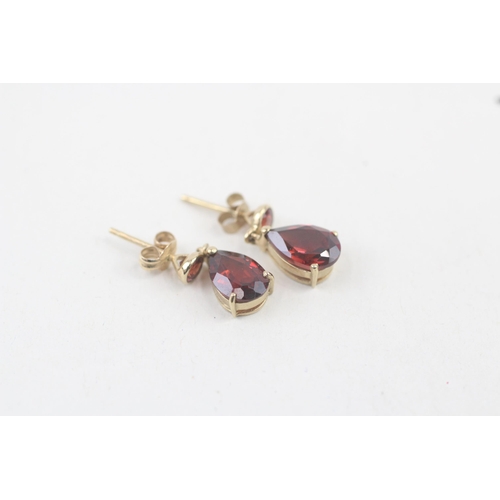 76 - 9ct gold garnet drop earrings 1.7g