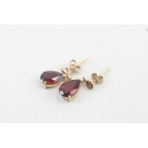 76 - 9ct gold garnet drop earrings 1.7g