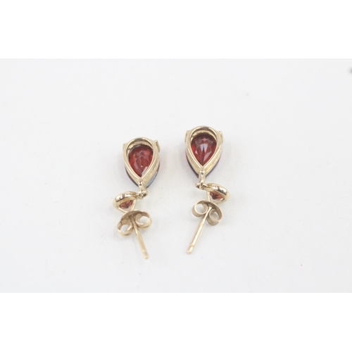 76 - 9ct gold garnet drop earrings 1.7g