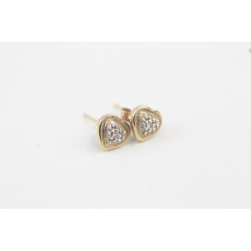 77 - 9ct gold diamond heart stud earrings 0.9g