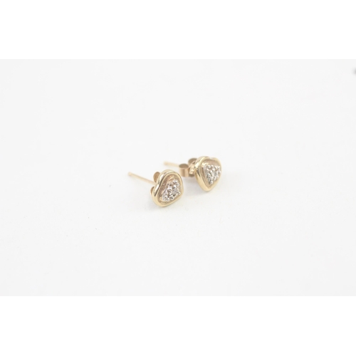 77 - 9ct gold diamond heart stud earrings 0.9g