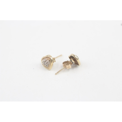 77 - 9ct gold diamond heart stud earrings 0.9g