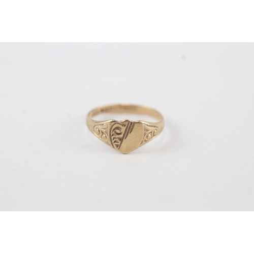 79 - 9ct gold etched shield signet ring 0.6g   Size E