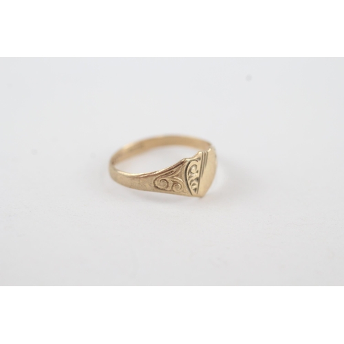 79 - 9ct gold etched shield signet ring 0.6g   Size E