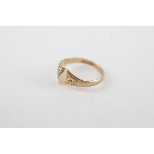 79 - 9ct gold etched shield signet ring 0.6g   Size E