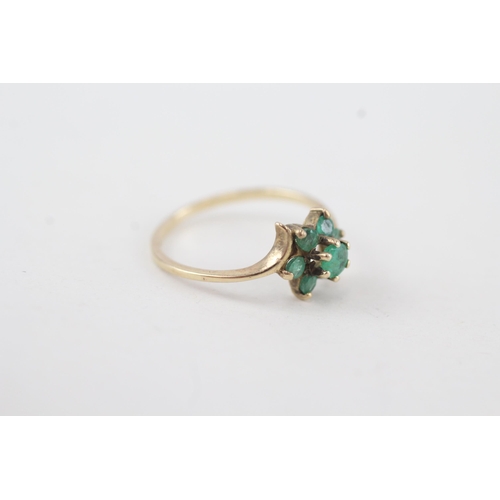 88 - 9ct gold emerald floral cluster dress ring 1.1g   Size K 1/2