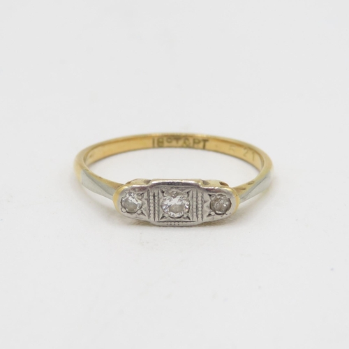 100 - 18ct gold antique diamond three stone ring 1.6g Size L 1/2