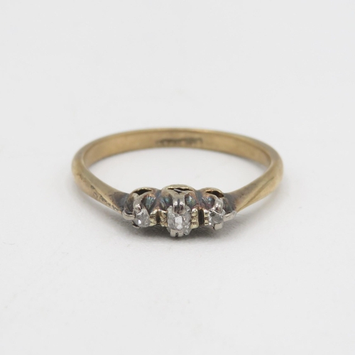 118 - 9ct gold old cut diamond three stone ring 1.6g Size L