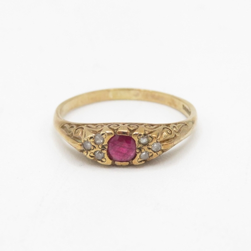 132 - 9ct gold vintage diamond & ruby trefoil ring 2.7g Size S 1/2