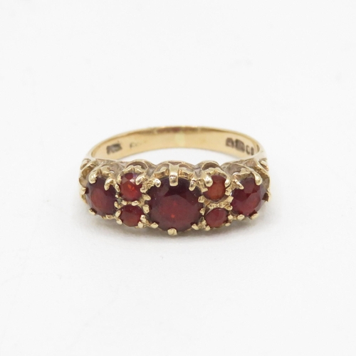 133 - 9ct gold vintage garnet seven stone ring 2.1g Size K