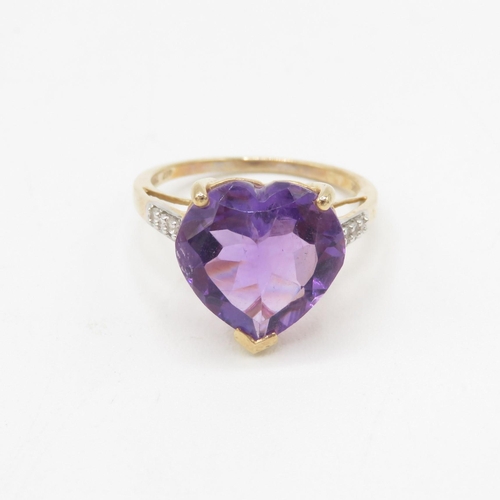 140 - 9ct gold amethyst heart ring with white gemstone set shoulders 3.3g Size N 1/2