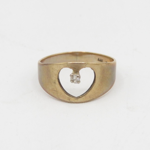 58 - 9ct gold vintage diamond pierced heart shaped ring 2g