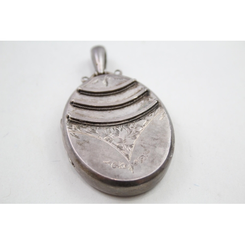 272 - Silver Victorian locket pendant with etched foliate design (21g)