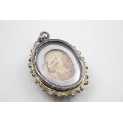 274 - Antique hand painted religious pendant with gold frame (29g)