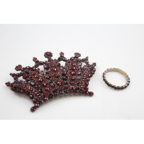 276 - Antique Bohemian Garnet brooch and ring (25g)