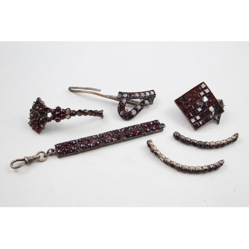 277 - A collection of antique Bohemian Garnet jewellery for restoration (26g)