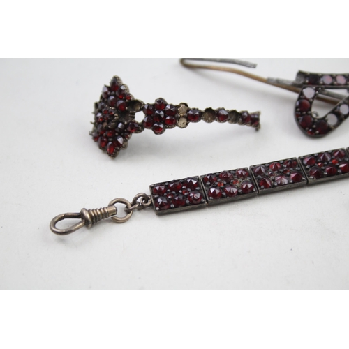 277 - A collection of antique Bohemian Garnet jewellery for restoration (26g)
