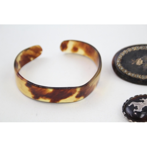 286 - A collection of antique tortoiseshell jewellery including Petra Dura and silver inlay (22g)