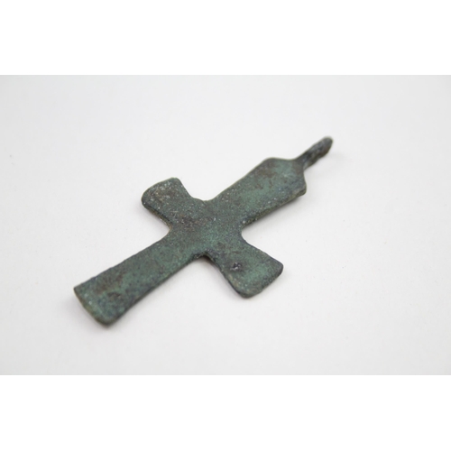 287 - Roman cross and ring archaeological finds (15g)