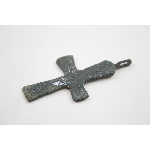 287 - Roman cross and ring archaeological finds (15g)