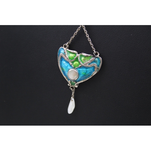 289 - A silver Arts and Crafts enamel pendant with a baroque pearl (11g)
