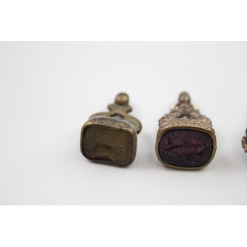 290 - Three antique intaglio seal fobs (23g)