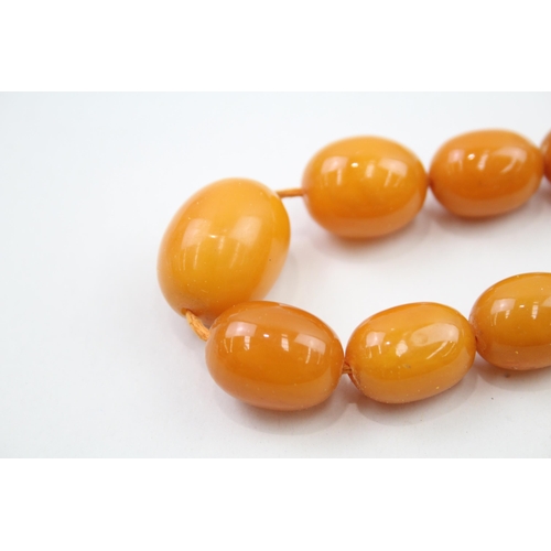 317 - Bakelite graduated necklace with screw clasp (clasp in need of repair) (48g)