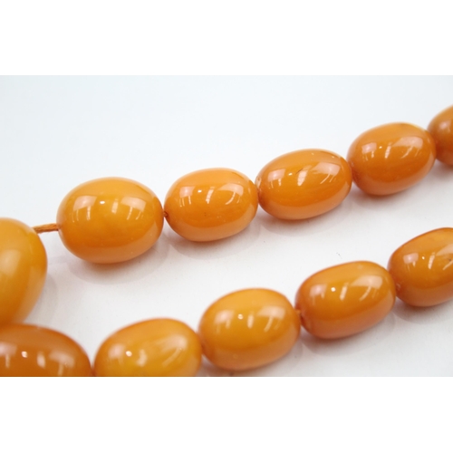 317 - Bakelite graduated necklace with screw clasp (clasp in need of repair) (48g)