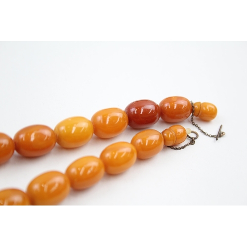 317 - Bakelite graduated necklace with screw clasp (clasp in need of repair) (48g)