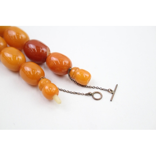 317 - Bakelite graduated necklace with screw clasp (clasp in need of repair) (48g)