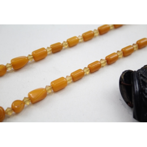 318 - Antique carved jet bracelet and Bakelite necklace (49g)