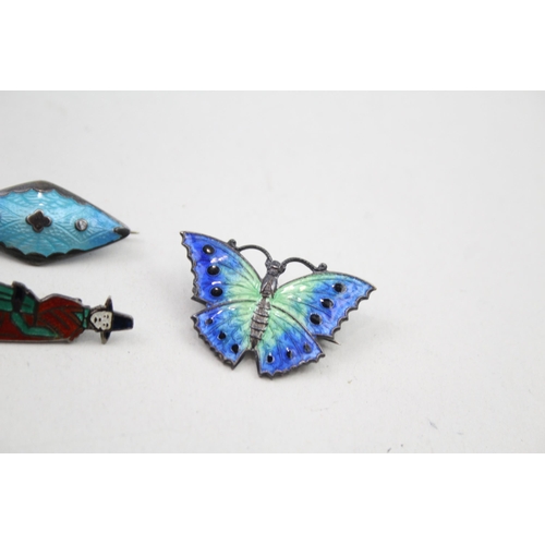 319 - Five silver brooches including micro mosaic (19g)