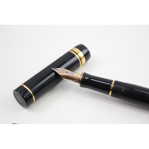 459 - PARKER Duofold Black Lacquer Fountain Pen w/ 18ct Gold Nib WRITING