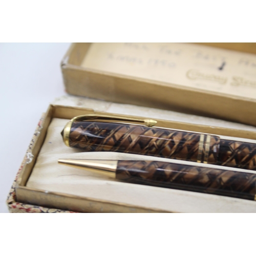 471 - Vintage CONWAY STEWART 24 Brown Cased Fountain Pen w/ 14ct Nib WRITING