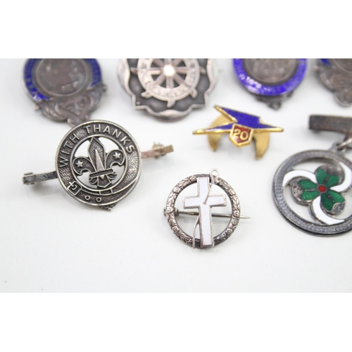 356 - 8 x Vintage Hallmarked .925 Sterling Silver Badges Inc Boy Scouts, Enamel (49g)