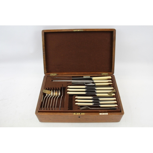 380 - Walker & Hall Sheffield Cutlery Set 53 Piece Wooden Canteen Steak Knives Ivorine