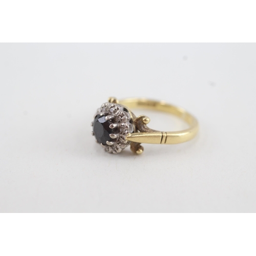 107 - 18ct gold diamond & sapphire round cluster ring (4.6g) Size K