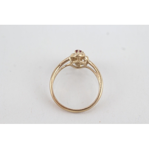 109 - 9ct gold ruby three stone openwork dress ring (2.3g)