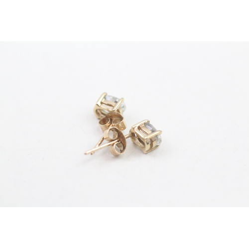 110 - 9ct gold topaz single stone stud earrings (1g)