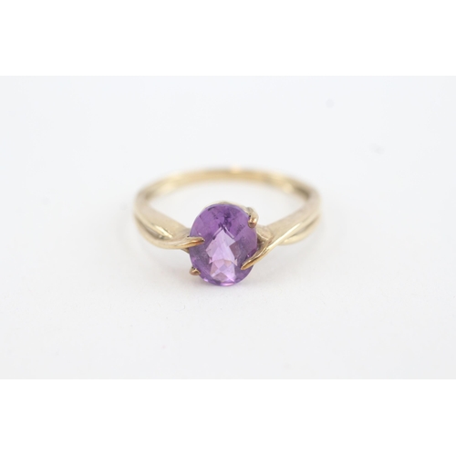 111 - 9ct gold oval amethyst single stone ring (2g) Size P 1/2