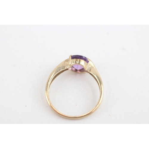 111 - 9ct gold oval amethyst single stone ring (2g) Size P 1/2